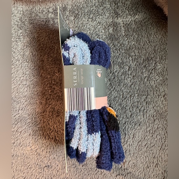 NWT Serra Women’s Fuzzy Slipper Socks, 2-Pair, Size 4-10 - Picture 2 of 5